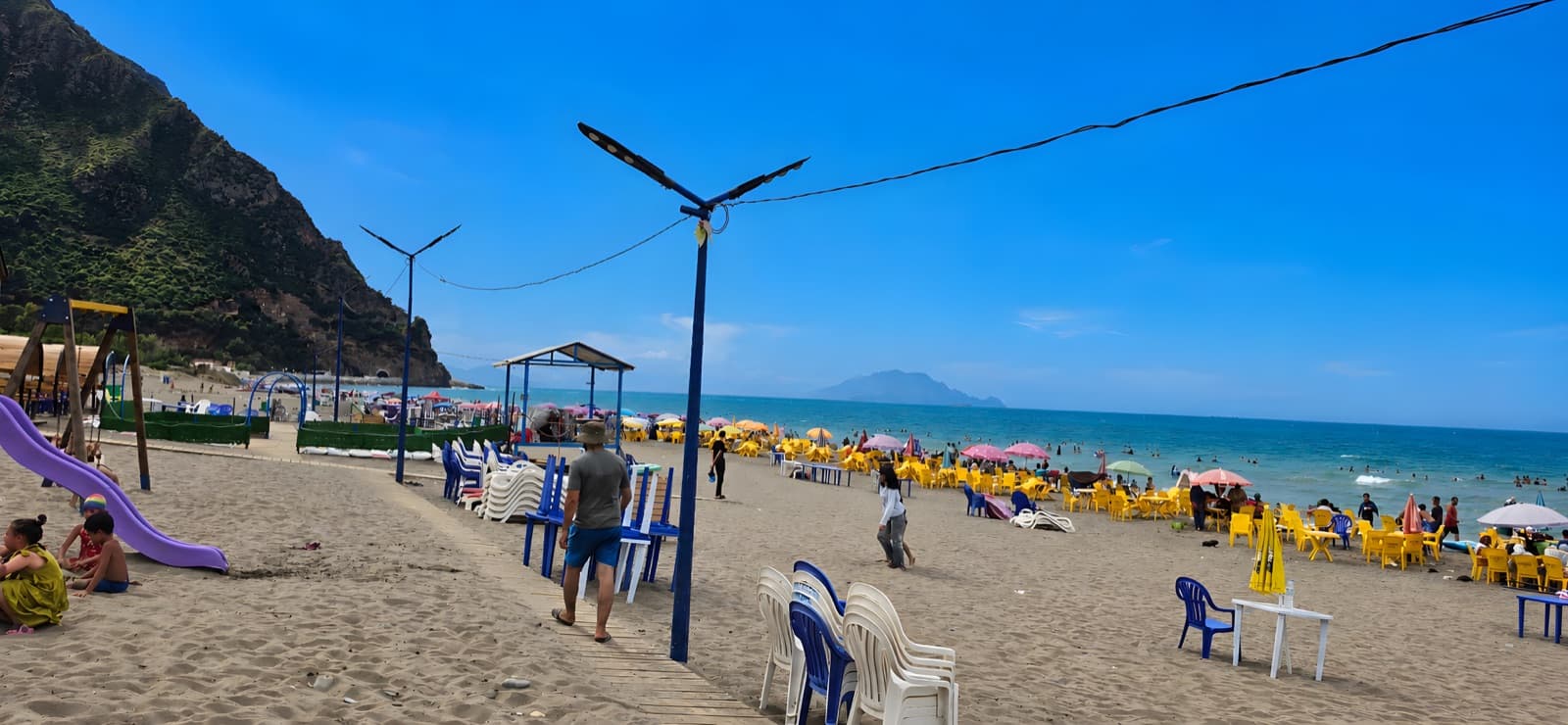 Vue de la plage d'Aokas avec la baie de Béjaïa